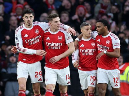 فيكتور غيوكيريس (الثاني من اليسار) مهاجم أرسنال يحتفل بهدفه أمام سندرلاند في الدوري الإنجليزي - 7 فبراير 2026 - Action Images via Reuters