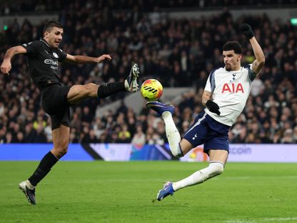 دومينيك سولانكي مهاجم توتنهام هوتسبير في طريقه لتسجيل الهدف الثاني أمام مانشستر سيتي في الدوري الإنجليزي - 1 فبراير 2026 - X/@Premierleague