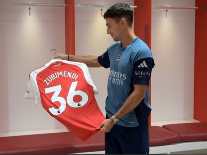 مارتن زوبيميندي خلال جولته في يومه الأول مع أرسنال - 6 يوليو 2025 - arsenal.com