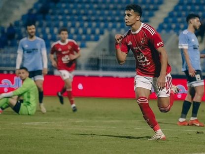 عمر سيد معوض لاعب فريق الأهلي المصري يحتفل بعد تسجيله هدفاً في شباك غزل المحلة - instagram/moawedjr