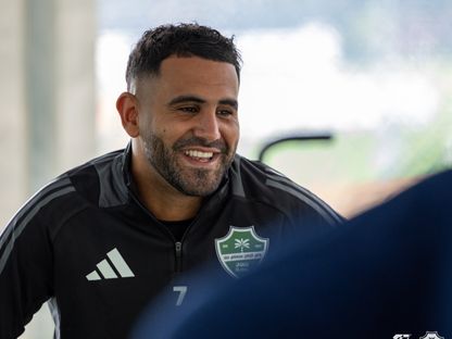 ريضا محرز من تحضيرات الأهلي السعودي في مدينة لانجنفيلد النمساوية - 16 يوليو 2025 - X/ALAHLI_FC