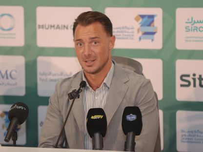 ماتياس يايسله مدرب الأهلي خلال مؤتمر صحافي - 4 مارس 2026 - X/@aawsat_spt