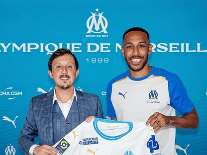 المهاجم الغابوني بيير إميريك أوباميانغ عند توقيعه في كشوفات أولمبيك مارسيليا - 21 يوليو 2023 - twitter/InfosOM