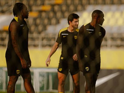 موسى ديابي وحسام عوار وستيفن بيرغوين خلال تدريب للاتحاد السعودي - 31 أكتوبر 2025 - X/@ittihad