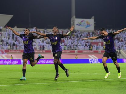 لاعبو العين يحتفلون بعد الفوز على الشارقة في الدوري الإماراتي - 28 سبتمبر 2023 - X/@alainfcae