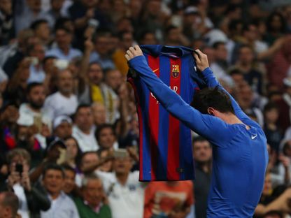 ليونيل ميسي لاعب برشلونة يحتفل بتسجيل هدف في مرمى ريال مدريد - 23 أبريل 2017 - Reuters