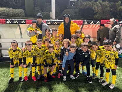 أشرف حكيمي وكيليان مبابي خلال زيارتهما ناشئي نادي سيوداد دي خيتافي في مدريد - 10 فبراير 2026 - instagram.com