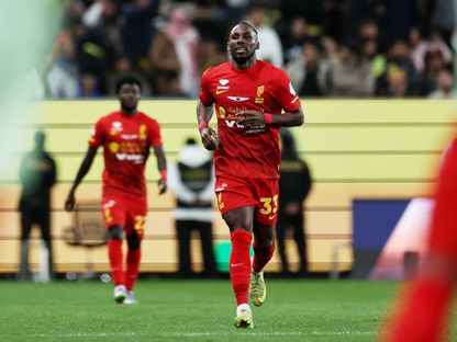 احتفال جوليان كينيونيس مهاجم القادسية بتسجيل هدف في مرمى النصر بالدوري السعودي - 8 يناير 2026 - Reuters