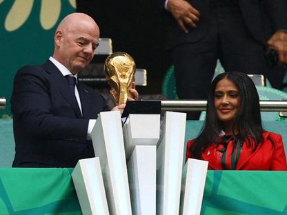 إنفانتينو يستخدم طائرة خاصة لمشاهدة مباراتين يومياً في كأس العالم
