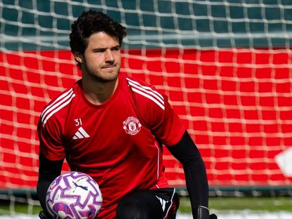 متى يدشّن الحارس "لامنس" مشواره مع مانشستر يوناتيد؟