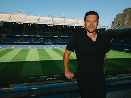 تشابي ألونسو مدرب تشيلسي أثناء تقديمه الرسمي في ملعب ستامفورد بريدج - 13 يوليو 2026 - X/@ChelseaFC