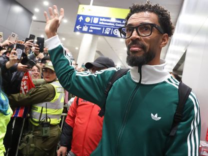 فوزينيا يحظى باستقبال كبير أثناء وصوله إلى مدينة سانتياغو التشيلية - 3 أغسطس 2026 - X/ColoColo