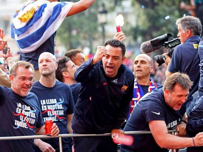 تشافي هيرنانديز مدرب برشلونة خلال احتفال النادي بالفوز بلقب الدوري الإسباني - 15 مايو 2023 - reuters