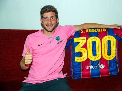 سيرجي روبيرتو بعد خوض 300 مباراة بقميص برشلونة الإسباني - twitter/FCBarcelona_cat