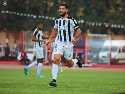 الجزائري أحمد قندوسي خلال إحدى مباريات فريقه السابق وفاق سطيف - https://www.facebook.com/officielESSETIF