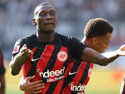 راندال كولو مواني مهاجم آينتراخت فرانكفورت يحتف بهدفه في مرمى دارمشتاد - 20 أغسطس 2023 - AFP