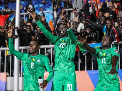 فرحة لاعبي منتخب جنوب السودان بالتأهل إلى ربع نهائي كأس إفريقيا للشباب- 26 فبراير 2023  - Twitter/@caf_online_AR 