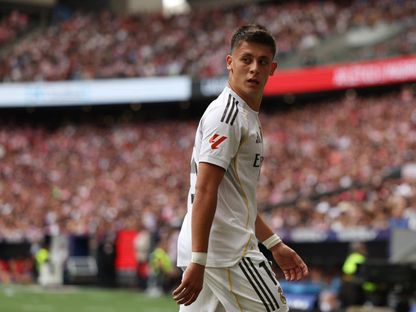 التركي أردا غولر لاعب ريال مدريد خلال مواجهة أتلتيكو مدريد في الدوري الإسباني - 27 سبتمبر 2025 - REUTERS