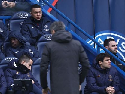 كيليان مبابي في الاحتياط خلال مواجهة باريس سان جيرمان وريمس في الدوري الفرنسي - AFP