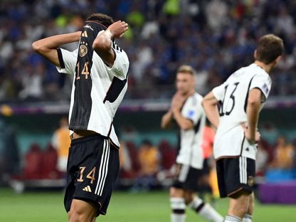 حسرة جمال موسيالا لاعب ألمانيا بعد الهزيمة أمام اليابان في كأس العالم - 23 نوفمبر 2022 - reuters