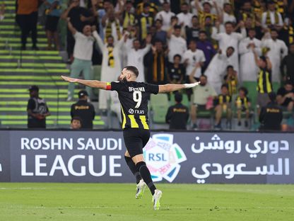 احتفال كريم بنزيما نجم نادي الاتحاد بتسجيل هدف في مرمى أبها بالدوري السعودي - 10 نوفمبر 2023 - X/@SPL