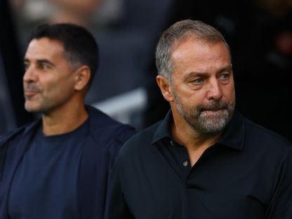 هانزي فليك مدرب برشلونة خلال لقاء جيرونا بالدوري الإسباني - 18 أكتوبر 2025 - Reuters