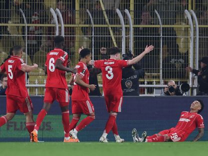 لاعبون من نوتنغهام فورست يحتفلون بهدف سجله إيغور جيسوس في مرمى فنربخشة بذهاب ملحق ثمن نهائي الدوري الأوروبي - 19 فبراير 2026 - REUTERS