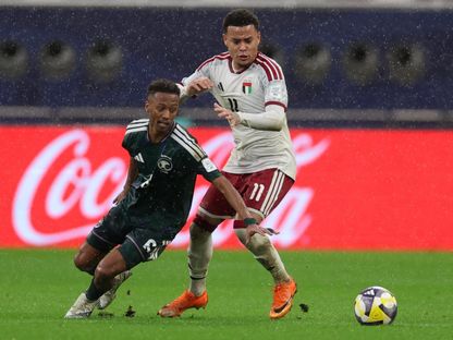 ناصر الدوسري لاعب السعودية في صراع على الكرة مع برونو لاعب الإمارات في مواجهة الفريقين في كأس العرب - 18 ديسمبر 2025 - Reuters