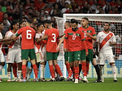 طرد سفيان بوفال في مباراة المغرب وبيرو الودية 28-3-2023 - Reuters