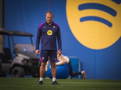 هانزي فليك خلال تدريب لبرشلونة - 17 أكتوبر 2025 - @FCBarcelona