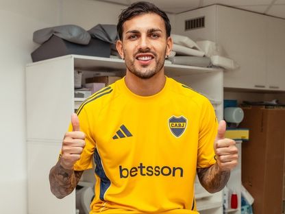 لياندرو باريديس خلال إعلان انتقاله إلى بوكا جونيورز قادماً من روما - 10 يوليو 2025 - X/@BocaJrsOficial