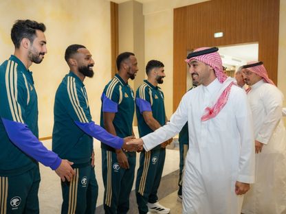 وزير الرياضة يلتقي بعثة المنتخب السعودي قبل المغادرة للمونديال