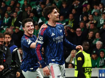 كاي هافيرتز وديكلان رايس يحتفلان بهدف فوز أرسنال على سبورتينغ لشبونة بدوري أبطال أوروبا - 7 أبريل 2026 - Reuters