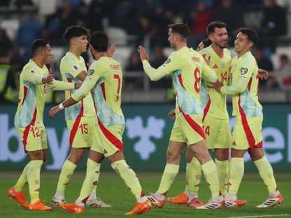 لاعبون من منتخب إسبانيا يحتفلون بهدف في مرمى جورجيا بتصفيات كأس العالم 2026 - 15 نوفمبر 2025 - REUTERS