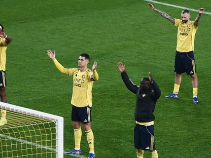 تحية من ساديو ماني وكريستيانو رونالدو إلى جمهور النصر بعد مباراة التعاون في الدوري السعودي - 26 يناير 2026 - alnassr/x