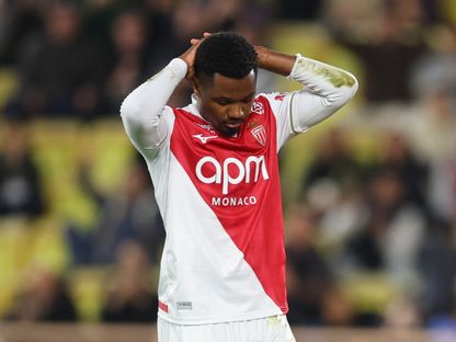 لاعب موناكو أنسو فاتي بعد إهدار ركلة جزاء أمام لانس في الدوري الفرنسي - 8 نوفمبر 2025 - Reuters