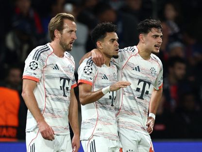 لويس دياز مهاجم بايرن ميونيخ يحتفل بهدفه الثاني في مرمى باريس سان جيرمان بدوري أبطال أوروبا - 4 نوفمبر 2025 - Reuters