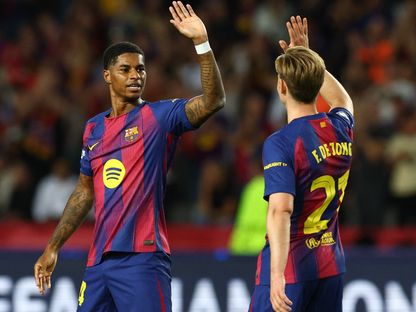 ماركوس راشفورد وفرينكي دي يونغ من مباراة برشلونة وأولمبياكوس بدوري أبطال أوروبا - 21 أكتوبر 2025 - Reuters