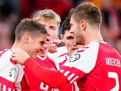 لاعبو منتخب الدنمارك يحتفلون بأحد أهدافهم في مرمى كازاخستان بتصفيات "يورو 2024" - 14 أكتوبر 2023  - X/@EURO2024