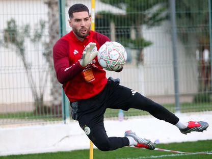 الحارس لوكا زيدان في تدريبات المنتخب الجزائري - 18 ديسمبر 2025 - X/@LesVerts