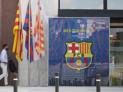 الرئيس السابق لبرشلونة جوسيب ماريا بارتوميو لدى وصوله إلى مقر النادي - 17 أغسطس 2020 - Reuters 