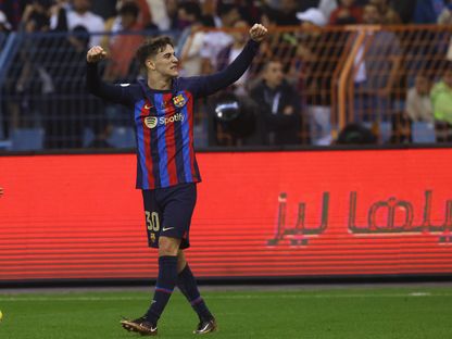 جافي يحتفل بتسجيله هدفاً لبرشلونة في مرمى ريال مدريد بكأس السوبر في الرياض - 15 يناير 2023 - AFP