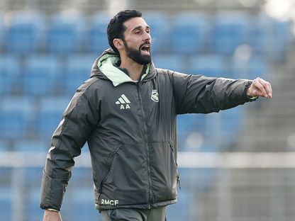 مدرب ريال مدريد ألفارو أربيلوا خلال أول حصة تدريبية له بعد أن حل محل تشابي ألونسو - 13 يناير 2026 - X@realmadrid