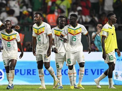 لاعبو السنغال يحتفلون بعد تسجيل الهدف الثاني بمواجهة غينيا - 23 يناير 2024 - AFP