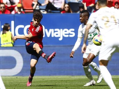 عبد الصمد الزلزولي لاعب أوساسونا يُسجل هدفاً في شباك إلتشي - 8 أبريل 2023 - twitter/Osasuna