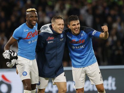 لاعبو نابولي يحتفلون بفوزهم أمام أودينيزي - Reuters