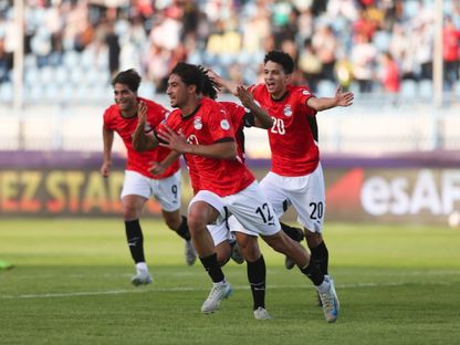 لاعبون من مصر يحتفلون بتسجيل هدف في مرمى غانا بربع نهائي كأس إفريقيا تحت 20 عاماً - 12 مايو 2025 - FB/@EFA
