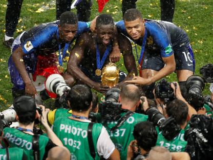 نجم فرنسا يبيع "كأس العالم" مقابل 54 ألف دولار