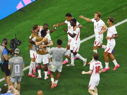 ماركوس راشفورد يحتفل مع زملائه بتسجيل الهدف الرابع لإنجلترا في مرمى كرواتيا بكأس العالم - 17 يونيو 2026 - REUTERS
