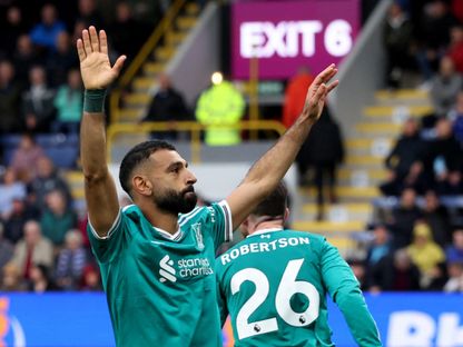 محمد صلاح يحتفل بعد تسجيل هدف الفوز على بيرنلي في اللحظات الأخيرة من المباراة - 14 سبتمبر 2025 - REUTERS